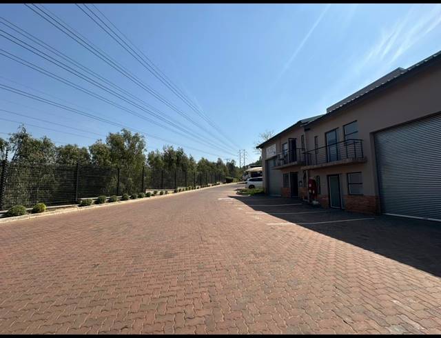 146M² WAREHOUSE TO LET IN KYALAMI